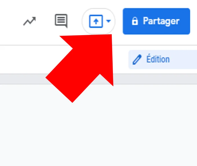 Le coin supérieur droit d'un document Google Docs. Une flèche pointe le bouton bleu « Partager » et l'icône de partage juste à sa gauche.
